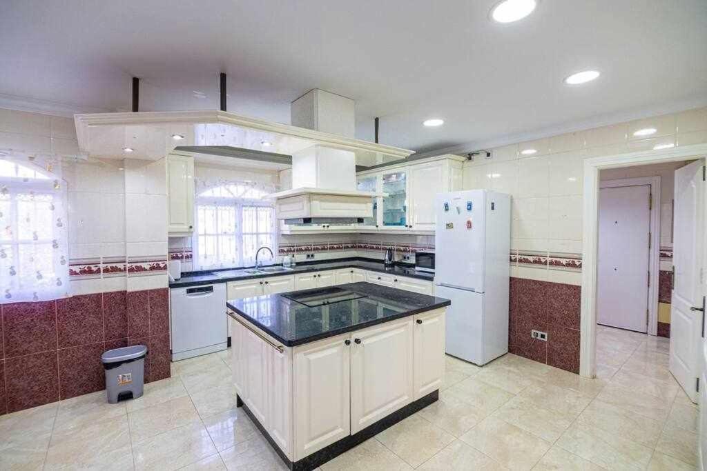 Lujosa Villa En Alhaurin De La Torre 7 Dormitorios Dış mekan fotoğraf